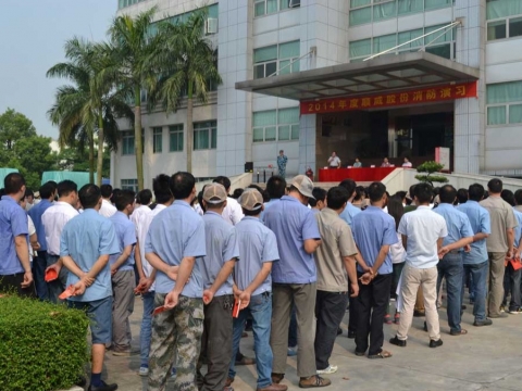 踐行安全生產(chǎn)標(biāo)準(zhǔn)，開展秋季消防演練